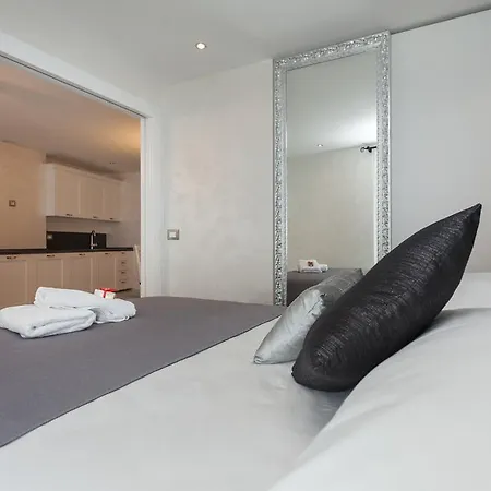 Royal Apartment *